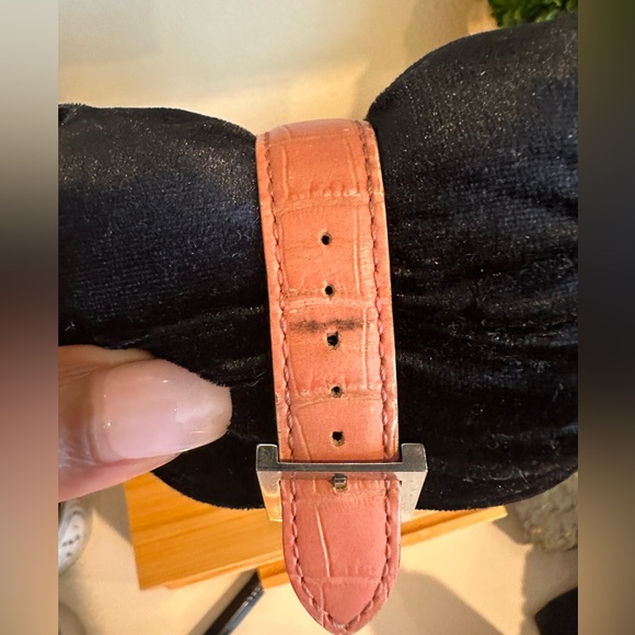 Diamond Classic Fendi Vintage Stainless Mother-of-Pearl Leather Watch Good Con - Picture 7 of 11